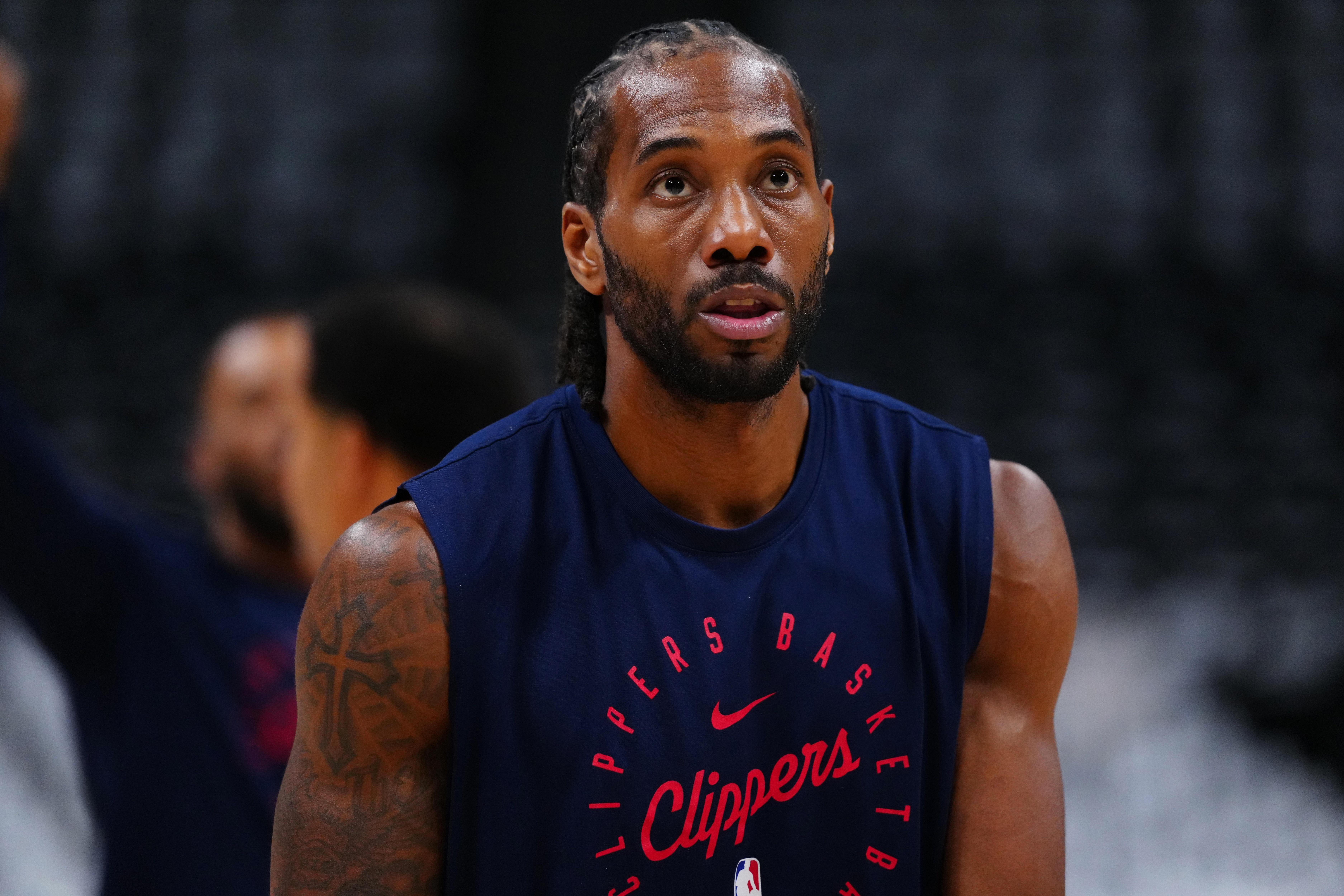 包含法国杯赛后攻防权衡赛后洛杉矶快船调整名单以备NBA常规赛，网友：Uzi在塞尔维亚队比赛中状态火爆的词条